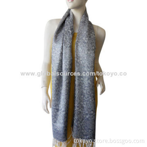 Polyester jacquard scarf in boa pattern, made of viscose, polyester and lurex, size of 180*70+8cm